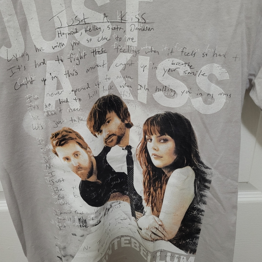 Lady Antebellum tee - Picture 2 of 5